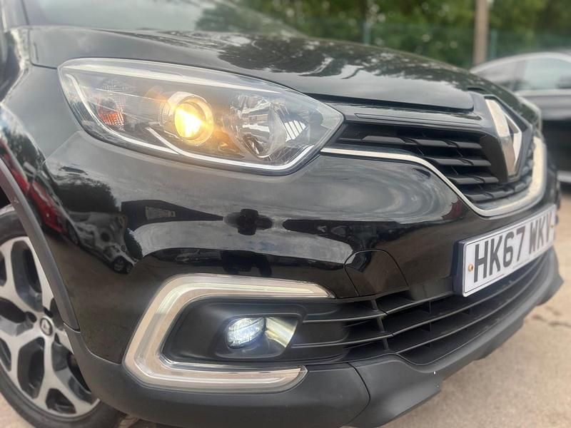 Used Renault Captur Dynamique 90 HP (66 kW) 2018 Black SUV