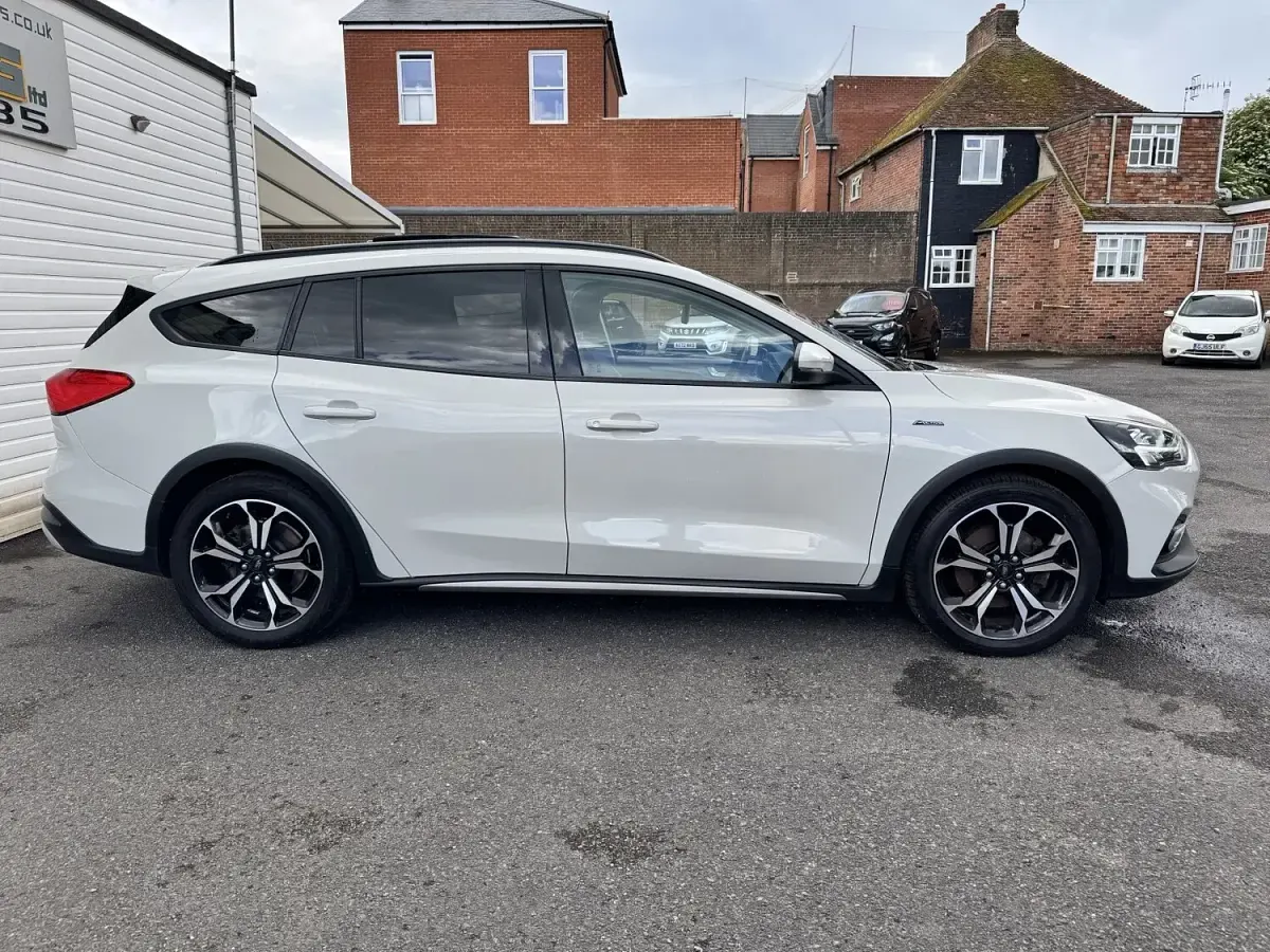 Used Ford Focus Active X 120 HP (88 kW) 2021 White Estate