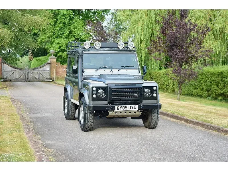 Used Land Rover Defender 122 HP (89 kW) 2009 Grey Estate