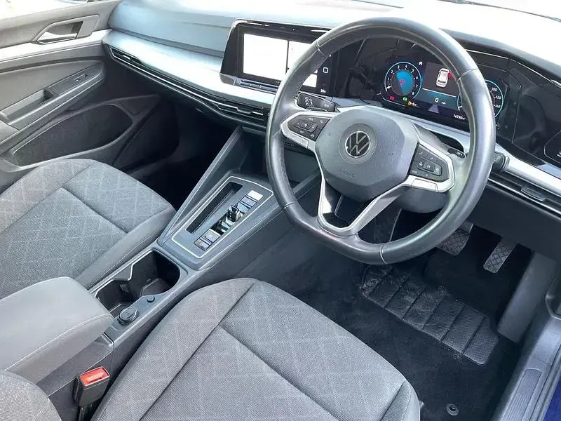 Używany VW Golf VII Life 150 KM (110 kW) 2021 Niebieski Hatchback