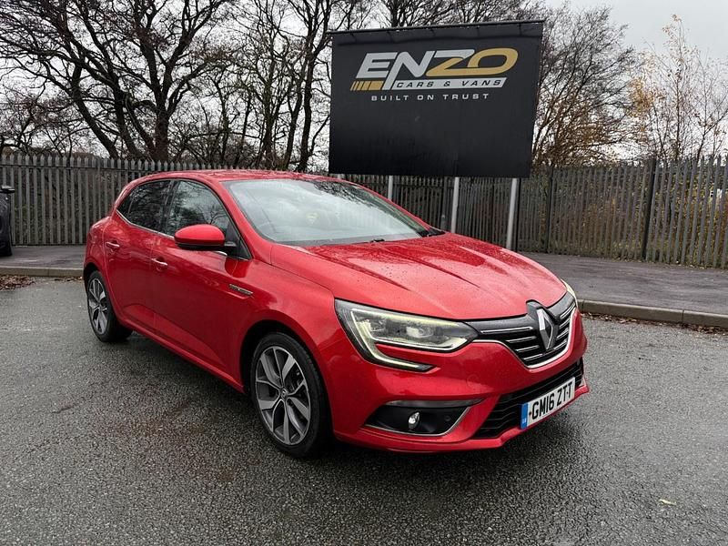 Red Used 2016 Renault Mégane IV Dynamique Hatchback | £4,495 (Expensive) - Image 1/4