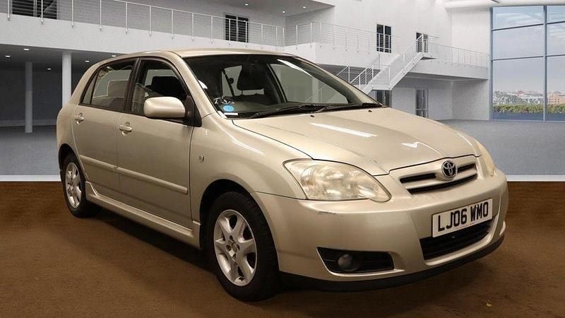Silver Used 2006 Toyota Corolla Hatchback | £4,280 (Fair price) - Image 1/4