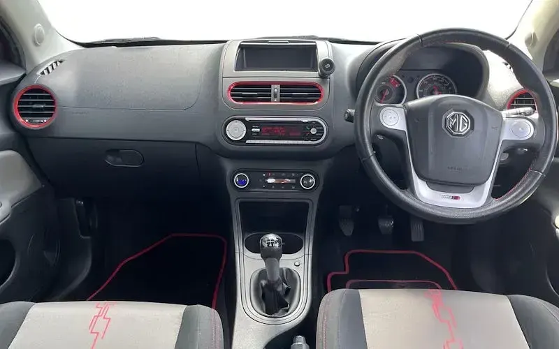 Used MG MG3 106 HP (77 kW) 2016 Red Hatchback
