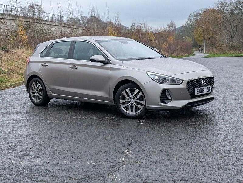 Used Hyundai i30 SE 120 HP (88 kW) 2018 Beige Hatchback