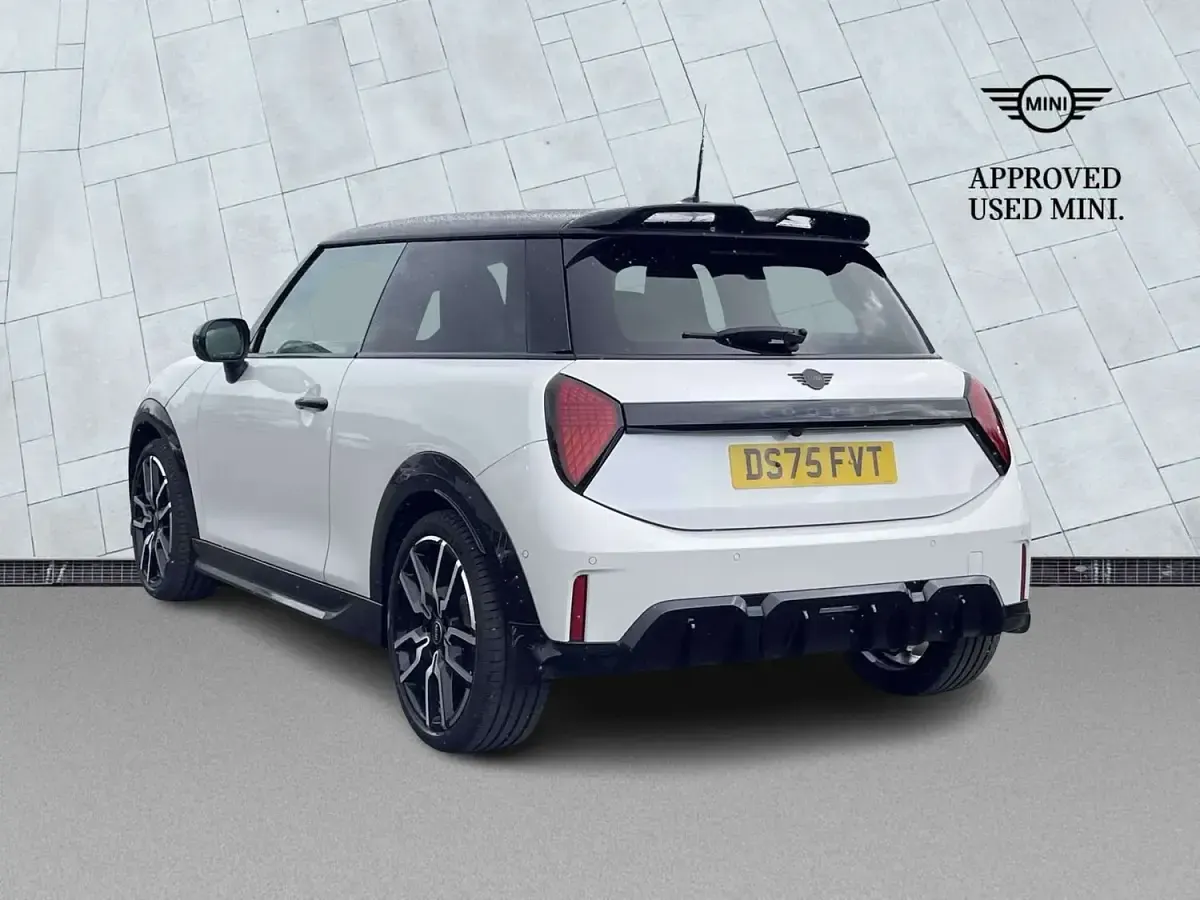 Used Mini Cooper Sport 113 kW (154 HP) 2026 White Hatchback