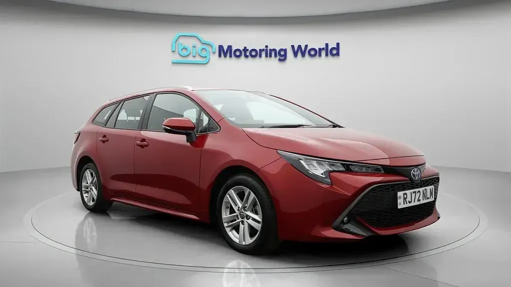 Usado Toyota Corolla 140 HP (102 kW) 2023 Vermelho Carrinha