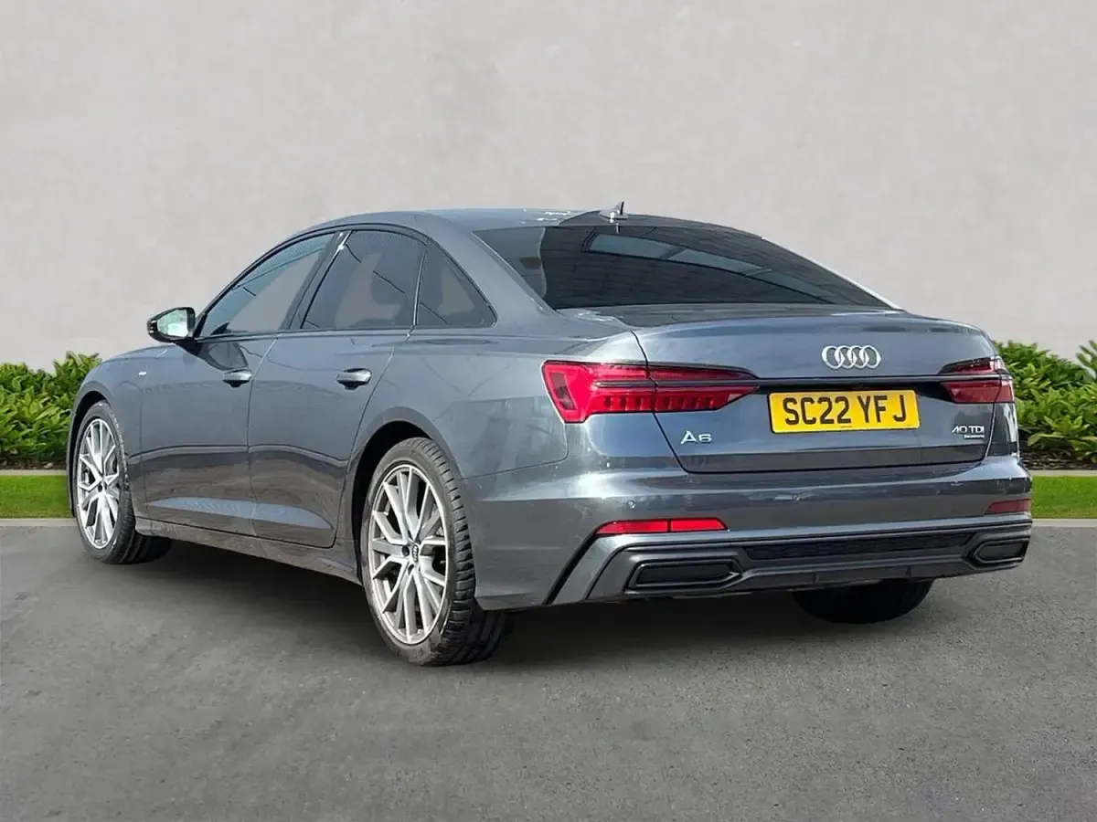 Begagnad Audi A6 Black Edition 204 HK (150 kW) 2022 Grå Sedan