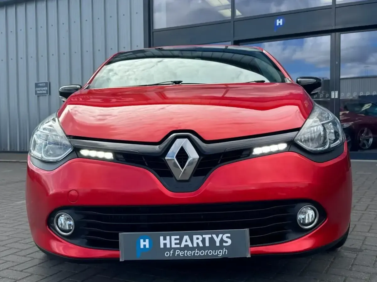 Used Renault Clio Dynamique 90 HP (66 kW) 2015 Red Hatchback