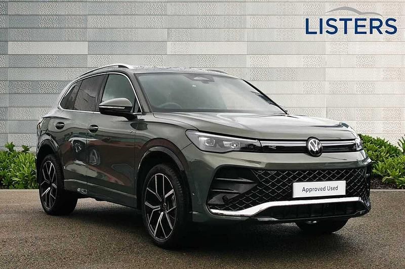 Cipressino green Used 2025 VW Tiguan R-line SUV | £44,490 - Image 1/4