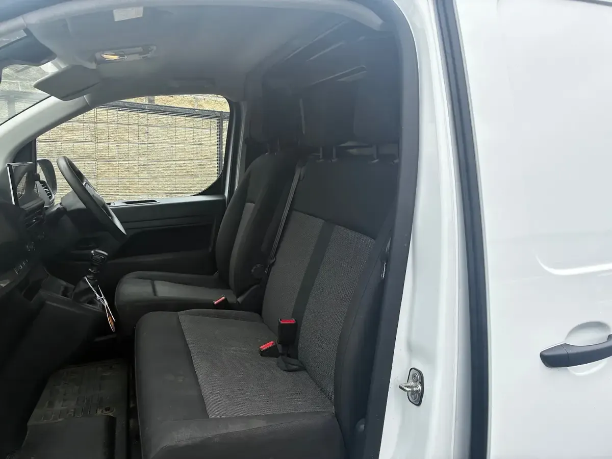 Used Vauxhall Vivaro 150 HP (110 kW) 2024 White MPV