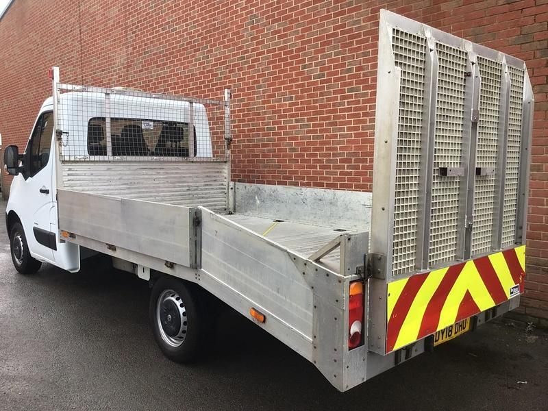 Second-hand Vauxhall Movano 130 CP (95 kW) 2018 Alb Monovolum