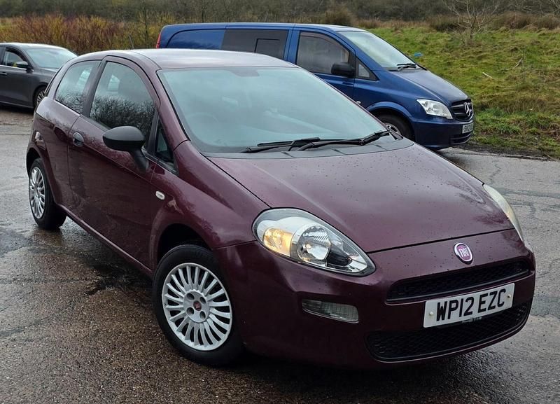 Used Fiat Punto Pop 69 HP (50 kW) 2012 Red Hatchback