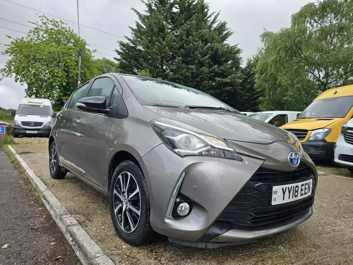 Used Toyota Yaris 100 HP (73 kW) 2018 Bronze Hatchback