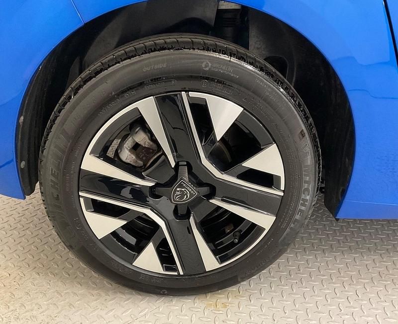 Used Peugeot 208 Allure 2024 Blue Hatchback