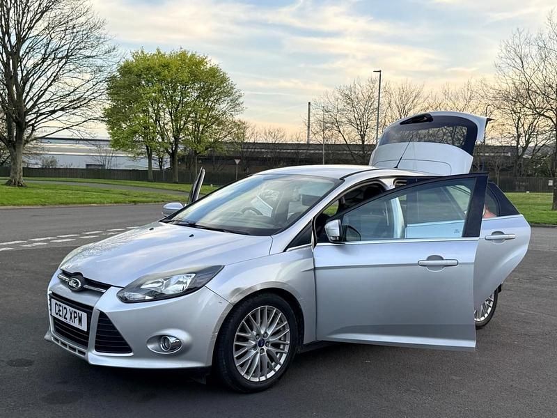Used Ford Focus Zetec 115 HP (84 kW) 2012 Silver Hatchback