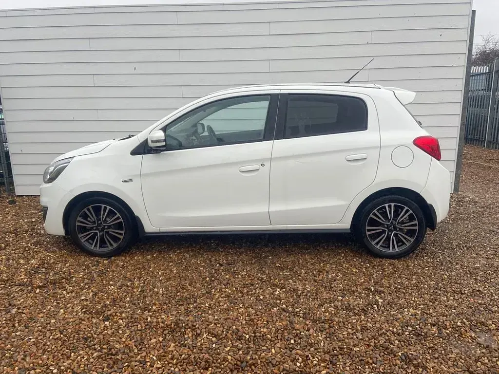 Used Mitsubishi Mirage 79 HP (58 kW) 2016 White Hatchback