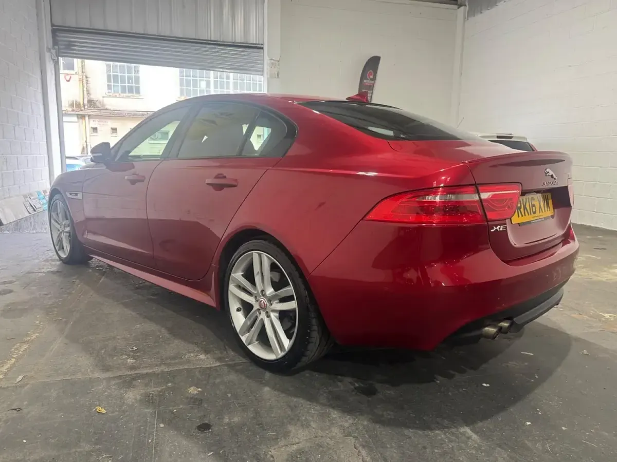 Used Jaguar XE R-Sport 180 HP (132 kW) 2016 Red Sedan