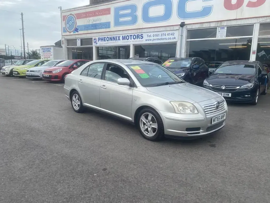 Used Toyota Avensis 129 HP (94 kW) 2005 Silver Hatchback