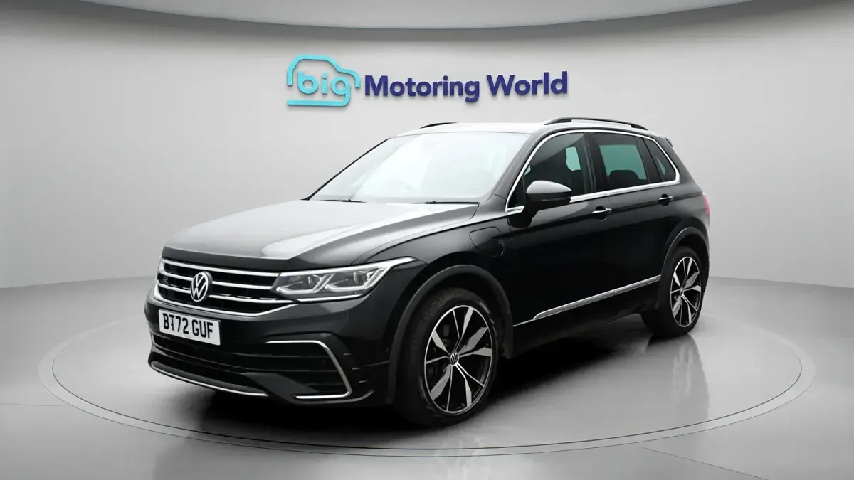 Begagnad VW Tiguan R-line 242 HK (177 kW) 2023 Svart SUV
