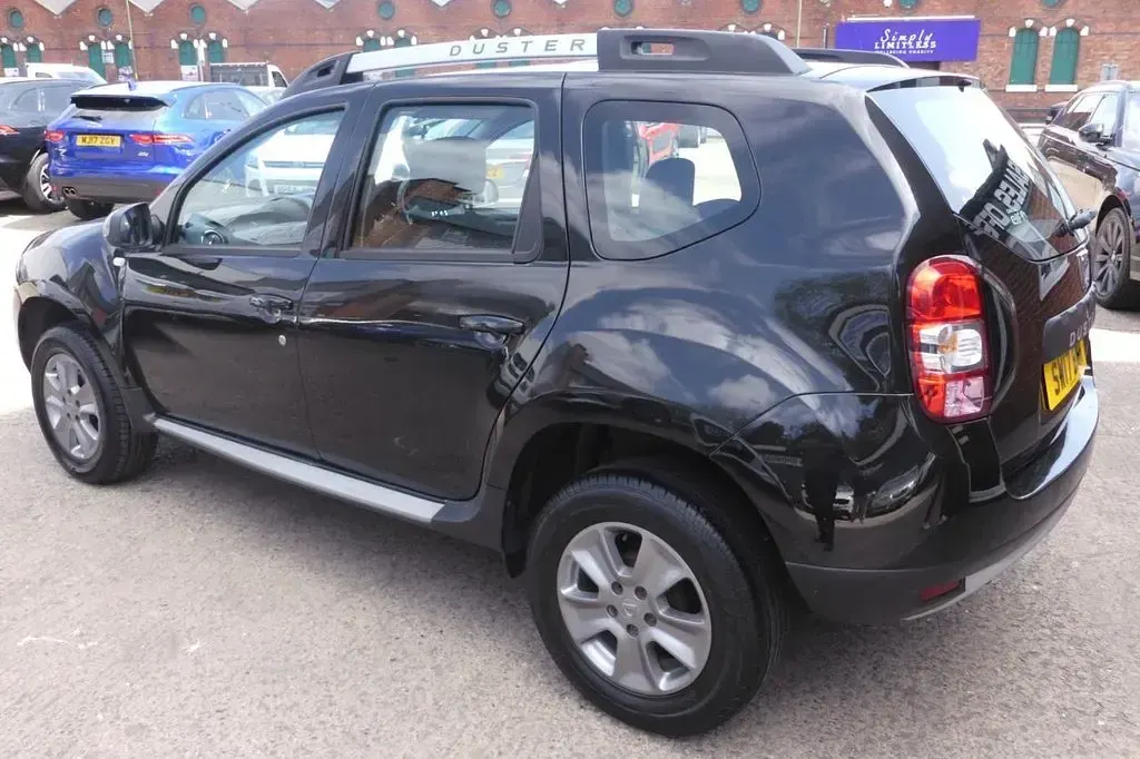 Used Dacia Duster Lauréate 110 HP (80 kW) 2017 Black SUV