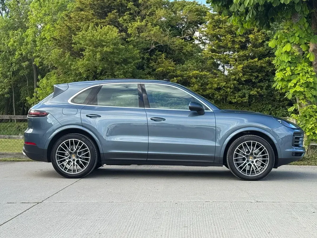 Used Porsche Cayenne 440 HP (323 kW) 2018 Blue SUV