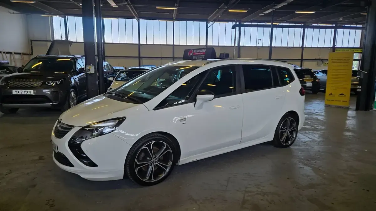 Used Vauxhall Zafira SRi 170 HP (125 kW) 2016 White MPV