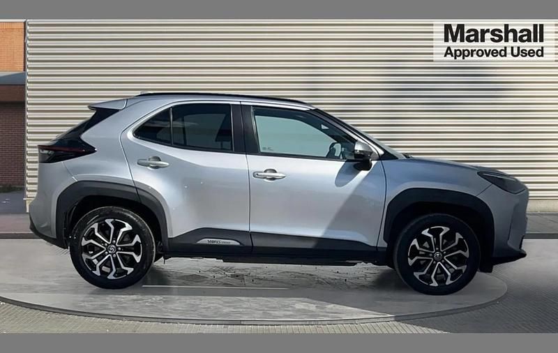 Used Toyota Yaris Cross Design 113 HP (83 kW) 2023 Silver SUV
