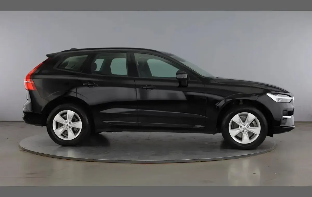 Used Volvo XC60 Momentum 247 HP (181 kW) 2021 Black SUV