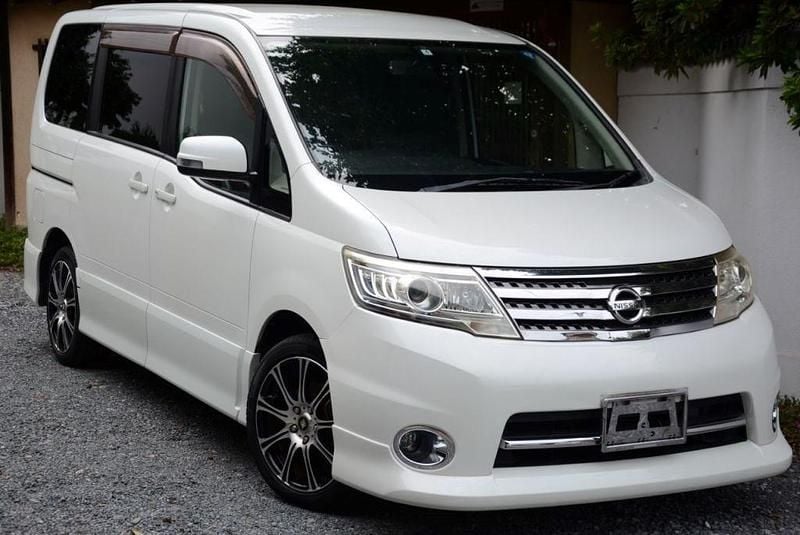 White Used 2010 Nissan Serena MPV | £9,995 (Fair price) - Image 1/4