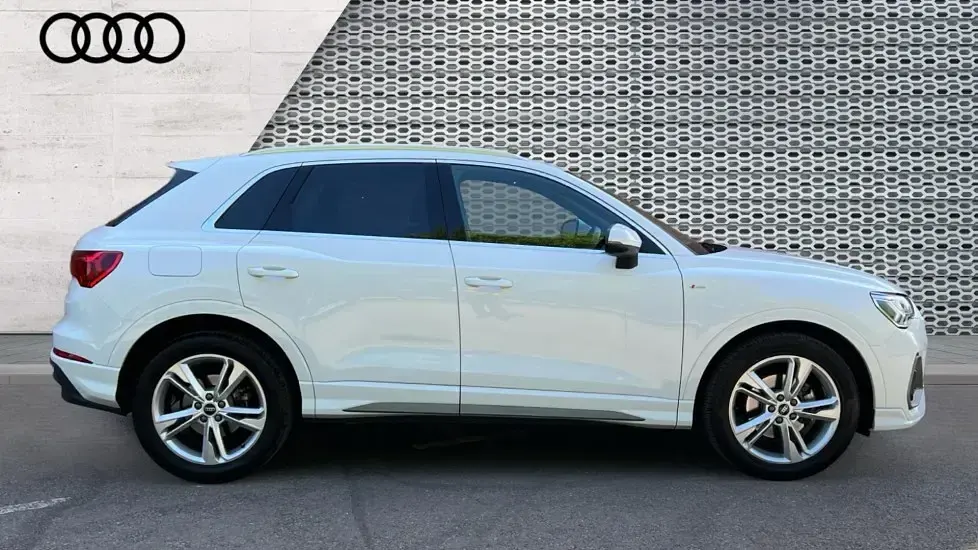 Begagnad Audi Q3 S-Line 150 HK (110 kW) 2025 Vit SUV