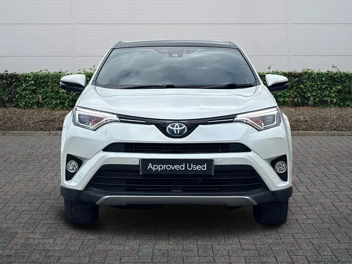 Used Toyota RAV4 Design 2018 White SUV