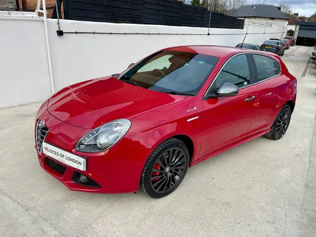 Used Alfa Romeo Giulietta 170 HP (125 kW) 2014 Red Hatchback