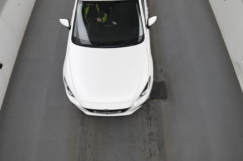 Begagnad Mazda 3 165 HK (121 kW) 2014 Vit Sedan