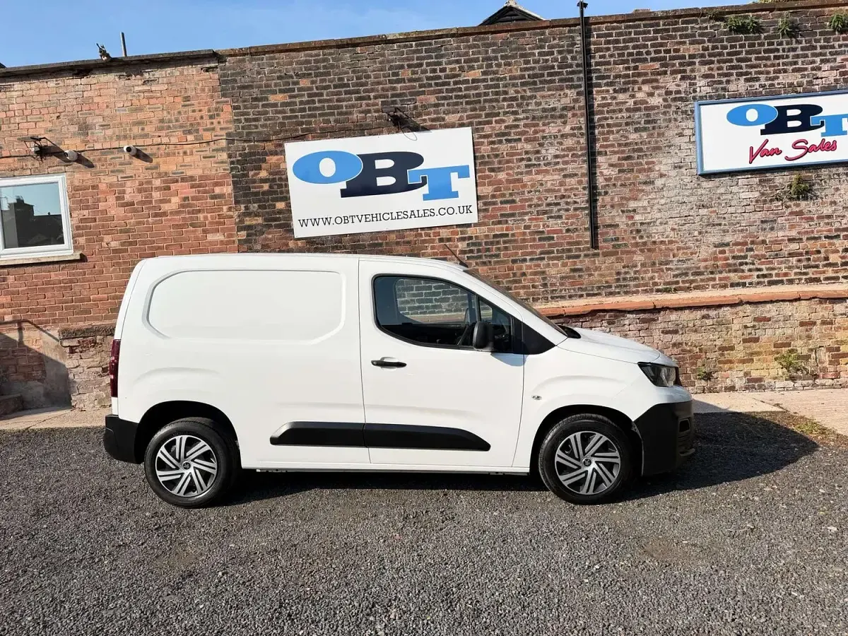 Used Peugeot Partner 2019 White MPV