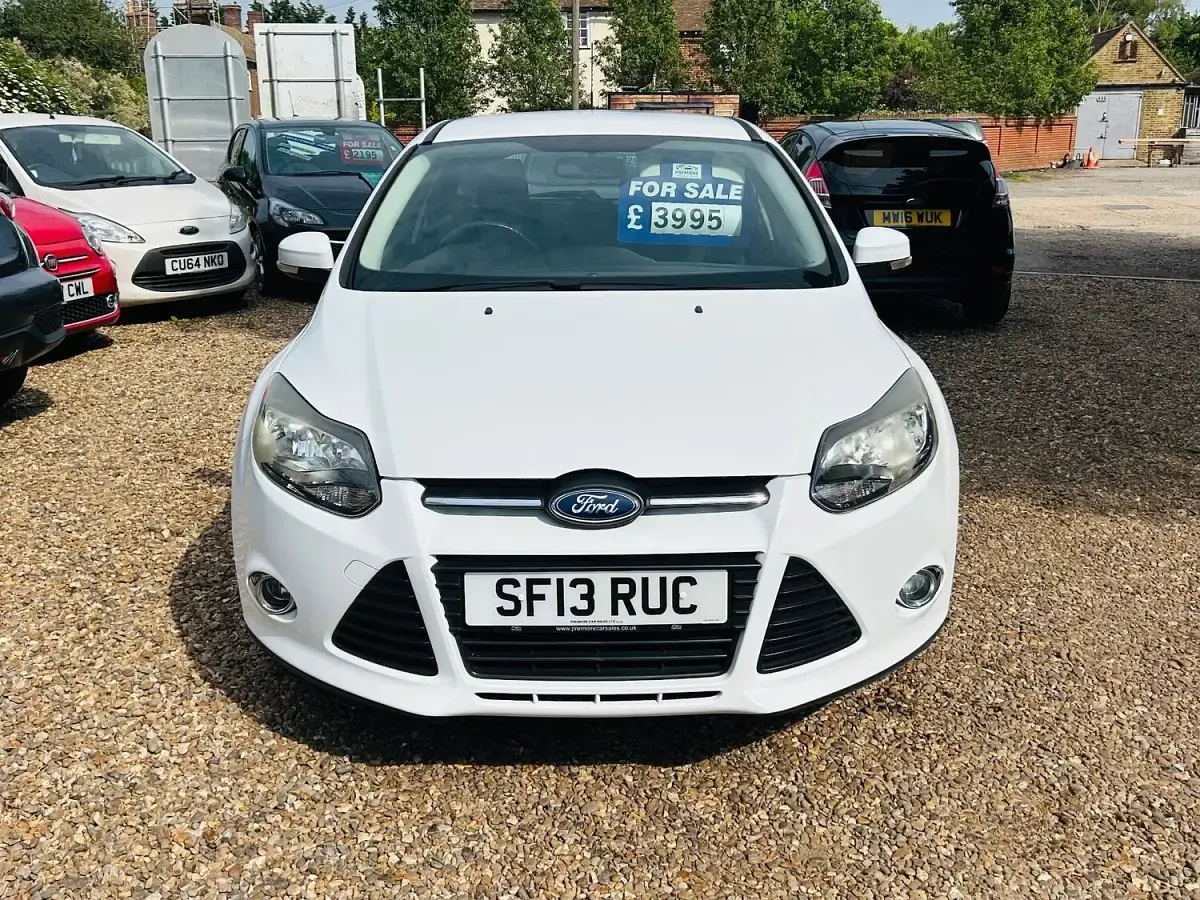 Used Ford Focus Zetec 2013 White Hatchback