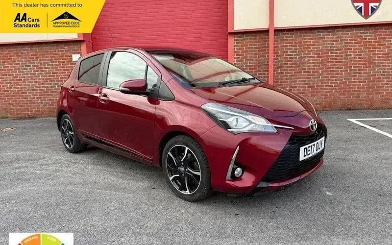 Begagnad Toyota Yaris Design 111 HK (81 kW) 2017 Halvkombi