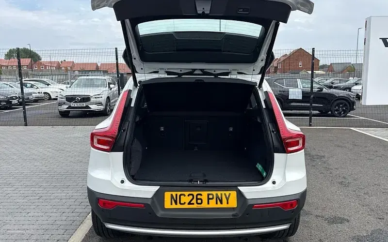New Volvo XC40 Core 163 HP (119 kW) 2027 White SUV