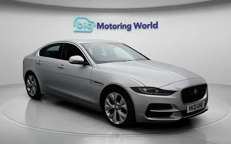 Begagnad Jaguar XE S 250 HK (183 kW) 2021 Silver Sedan