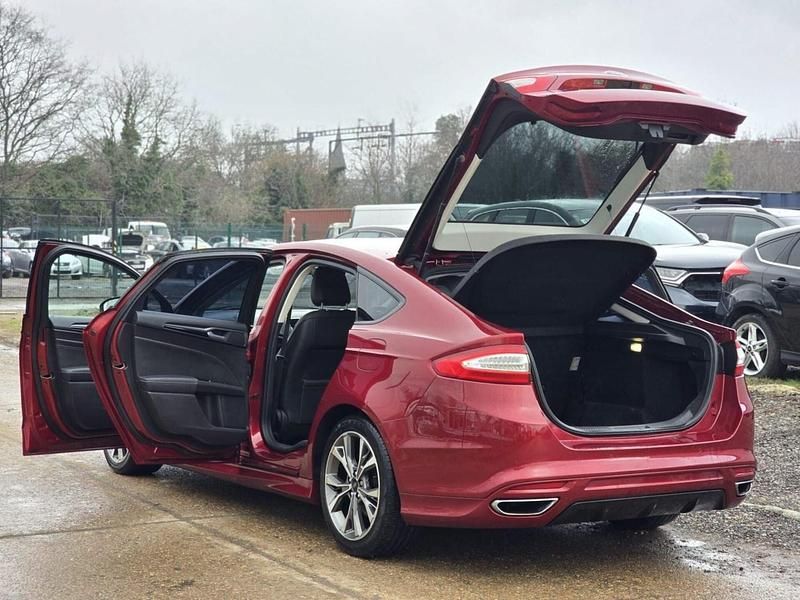 Used Ford Mondeo ST-Line X 180 HP (132 kW) 2018 Red Hatchback