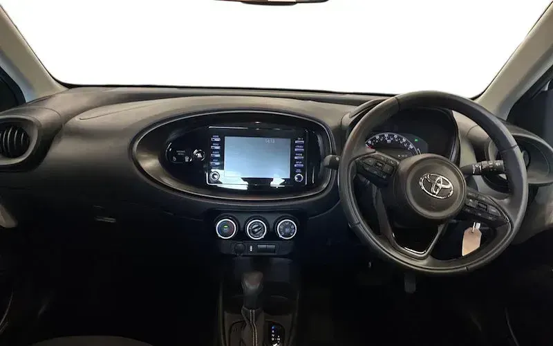 Used Toyota Aygo X PURE 72 HP (52 kW) 2023 White SUV