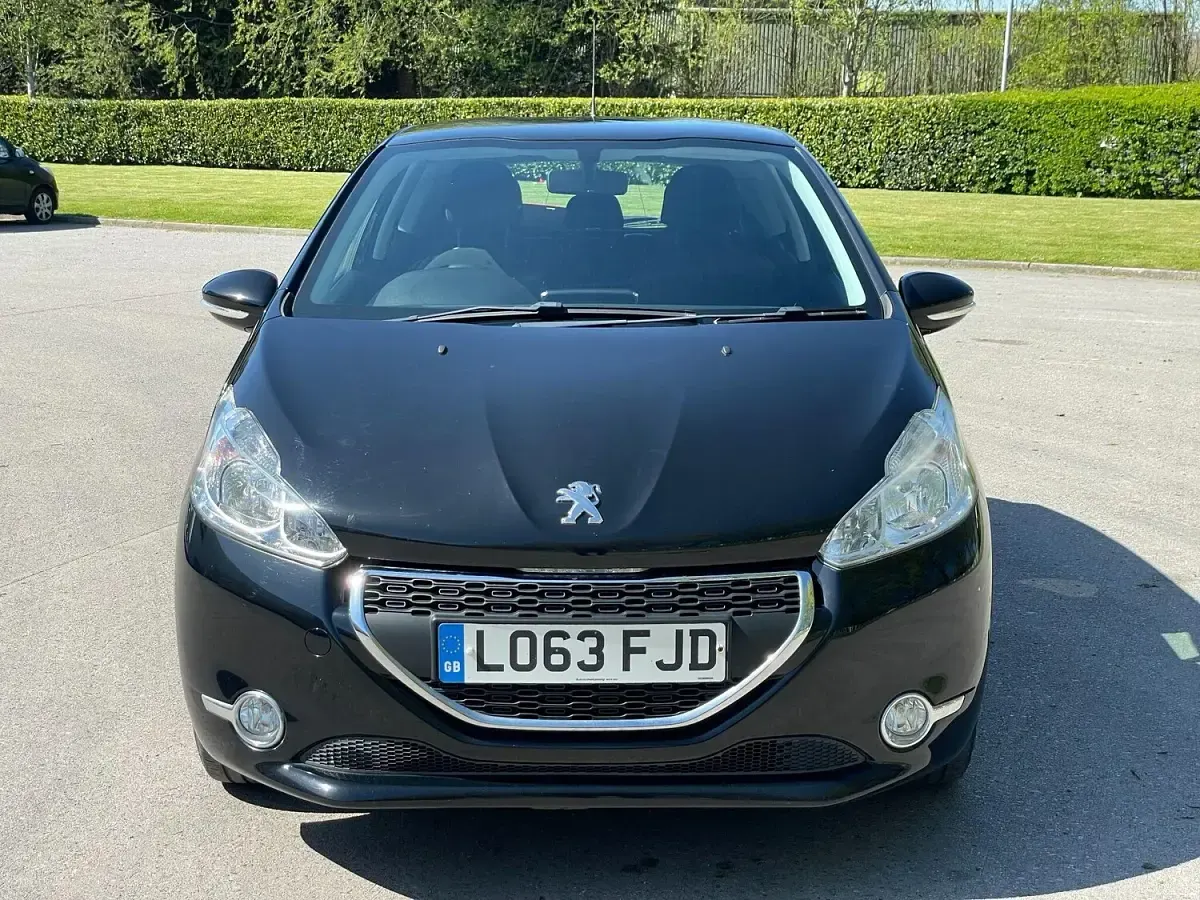 Used Peugeot 208 Active 68 HP (50 kW) 2014 Black Hatchback