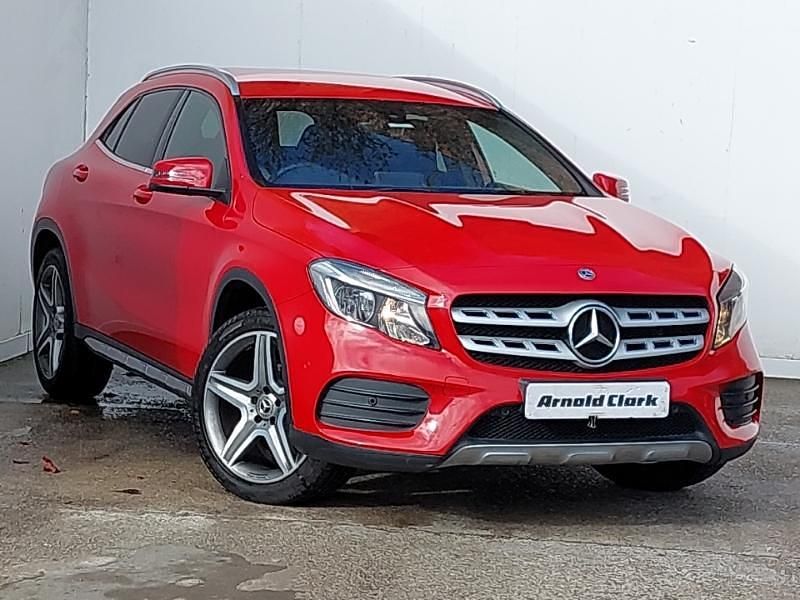 Begagnad Mercedes GLA200 Executive 156 HK (114 kW) 2017 Röd SUV