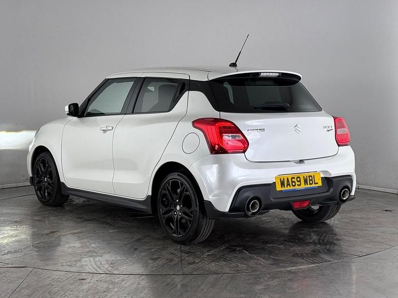 Used Suzuki Swift Sport 140 HP (102 kW) 2019 White Hatchback