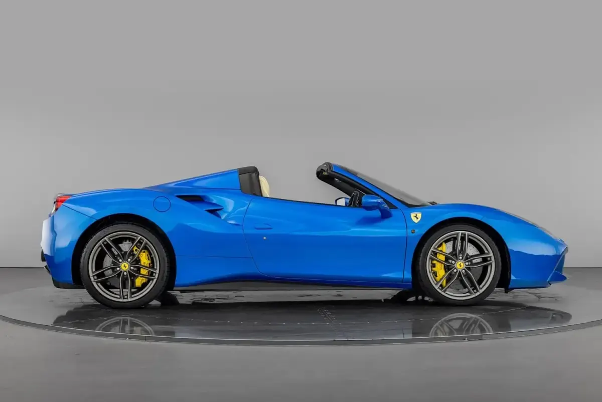 Used Ferrari 488 670 HP (492 kW) 2016 Blue Cabriolet