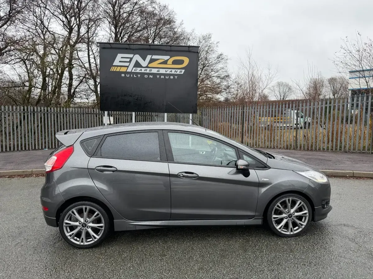 Begagnad Ford Fiesta ST-Line 100 HK (73 kW) 2017 Grå Halvkombi