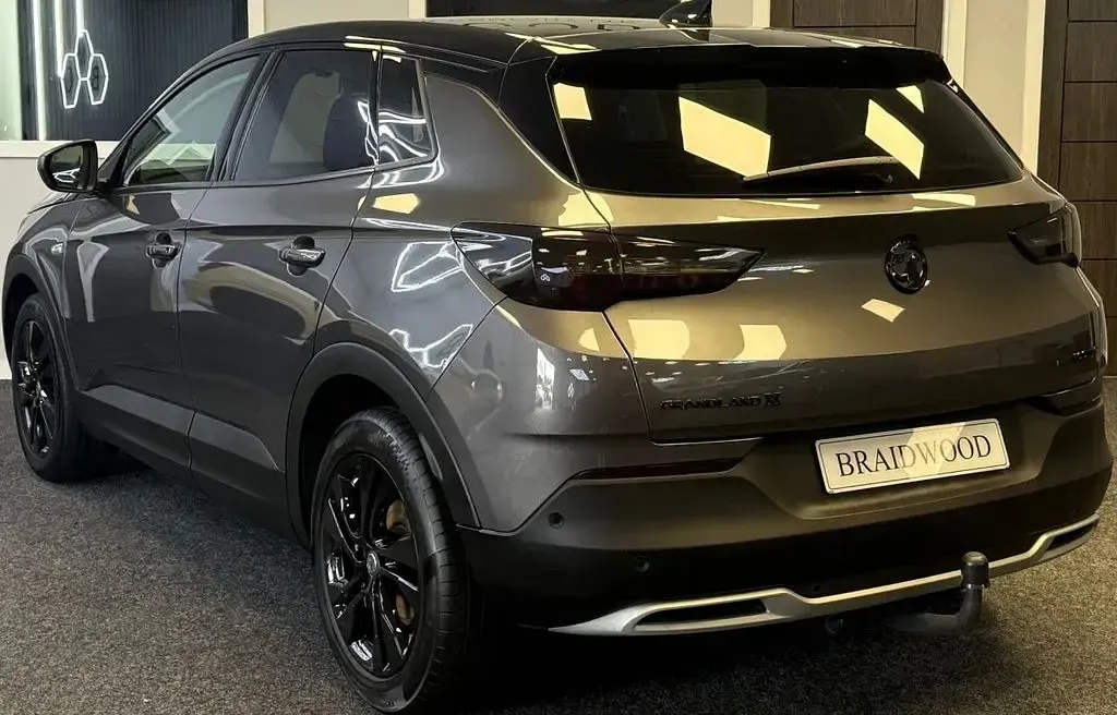 Used Vauxhall Grandland X SRi 130 HP (95 kW) 2020 Grey SUV