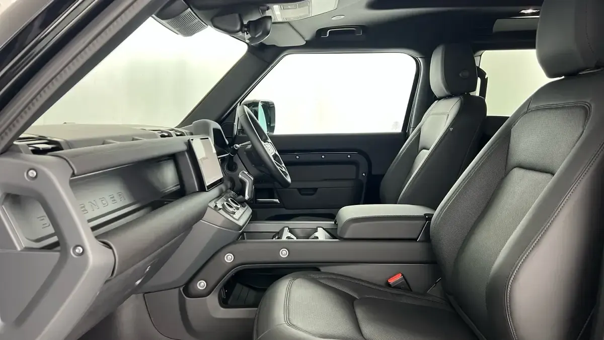 Used Land Rover Defender SE Dynamic 350 HP (257 kW) 2025 Black SUV