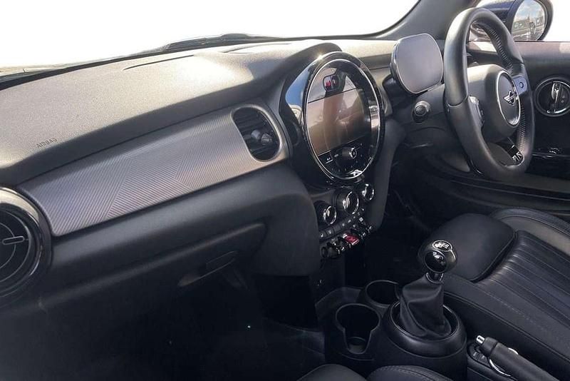 Used Mini Cooper Exclusive 134 HP (98 kW) 2023 White Hatchback