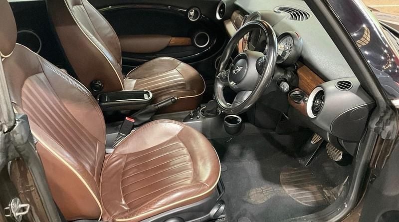 Begagnad Mini Cooper S Cabriolet 2010 Brun Cab