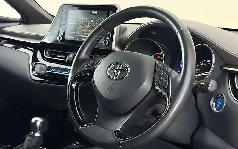 Used Toyota C-HR 122 HP (89 kW) 2023 SUV